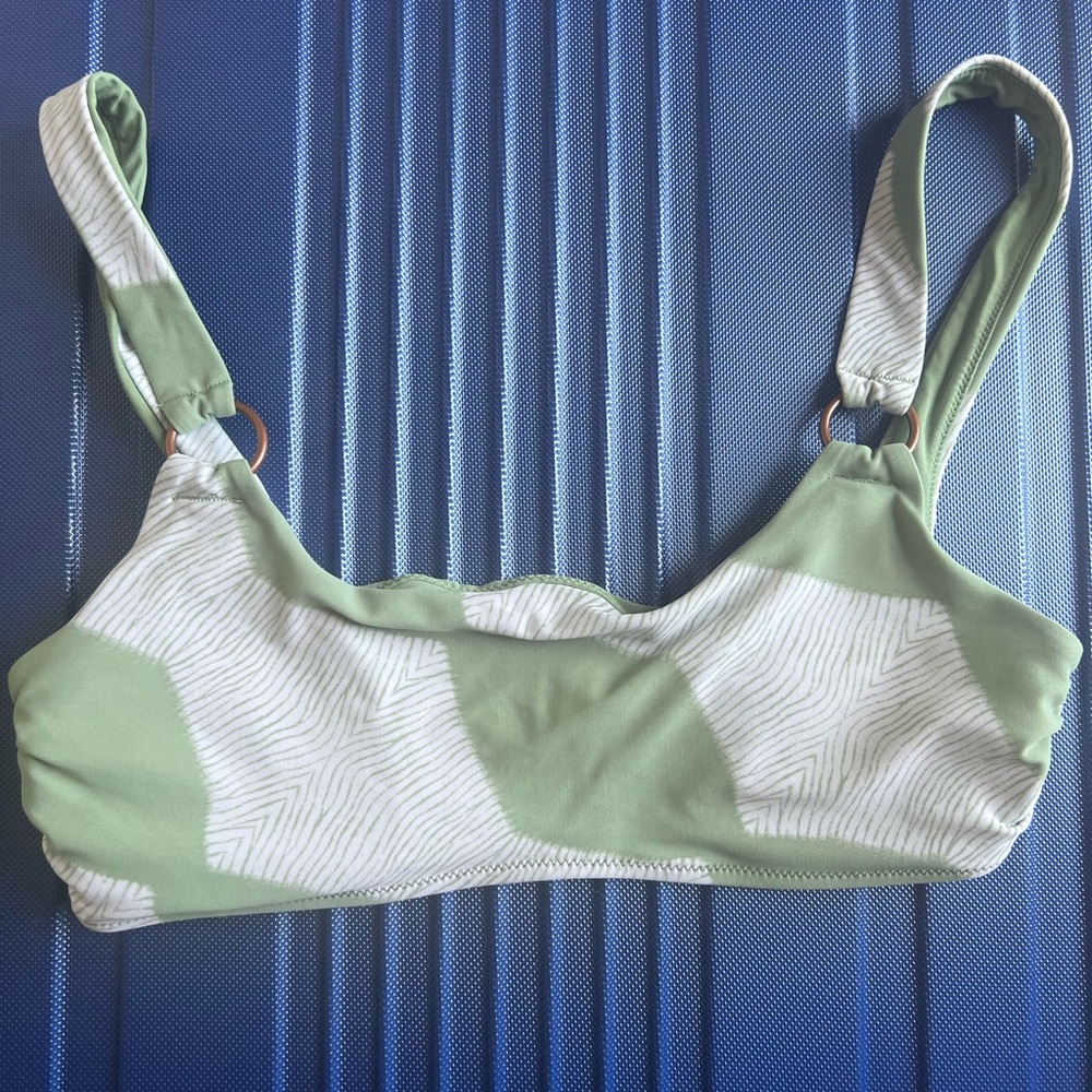 Green And White Patterned Bikini Set - image 2